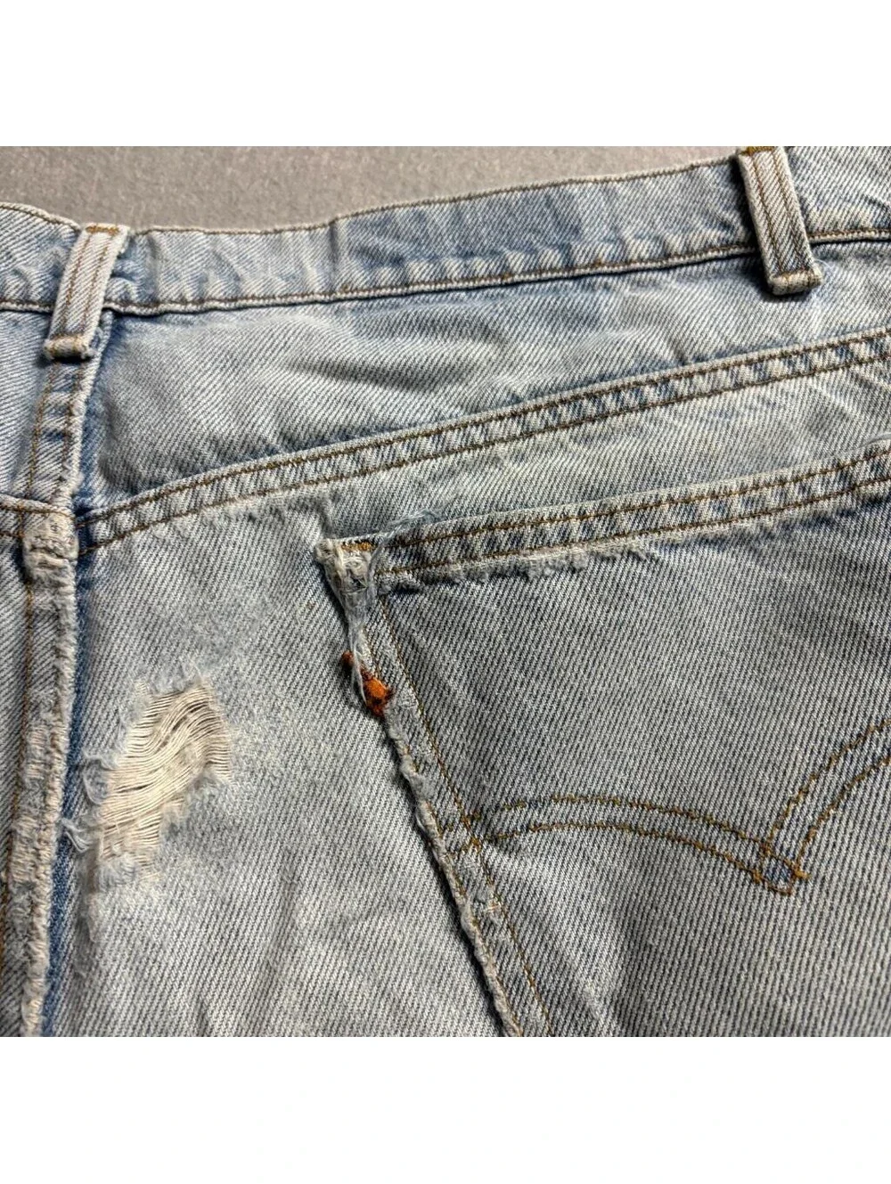 Vintage Levis 550 Denim Shorts Mens 40 Blue Light Wash Relaxed Fit Made in USA
